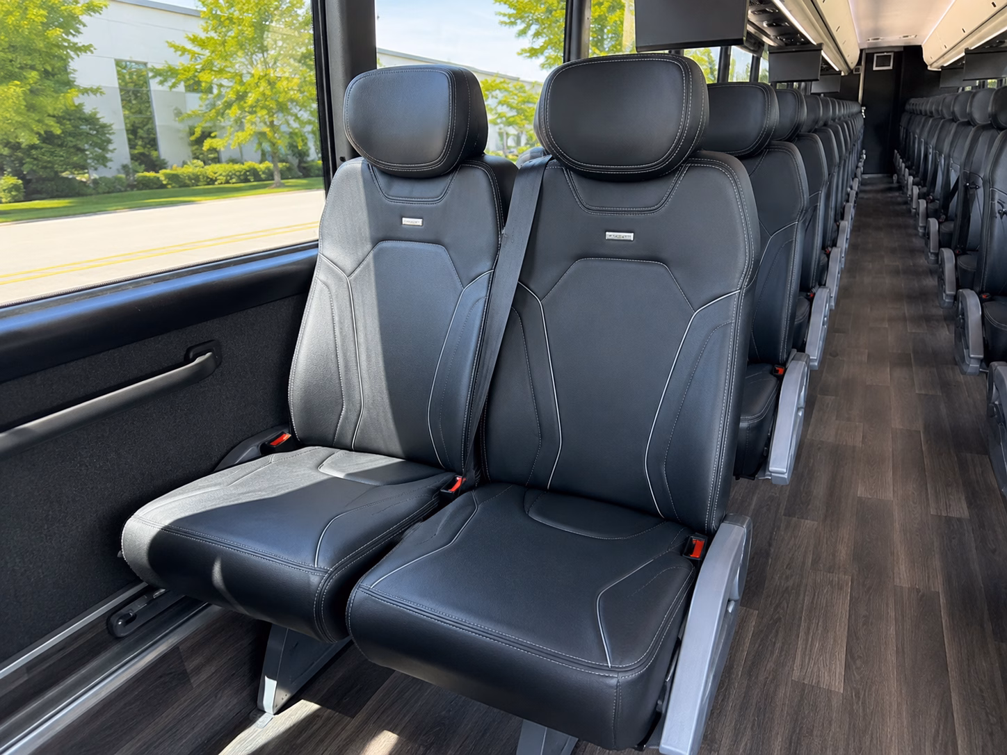 minneapolis charter bus tours to mississippi national river recreation area and badlands national park