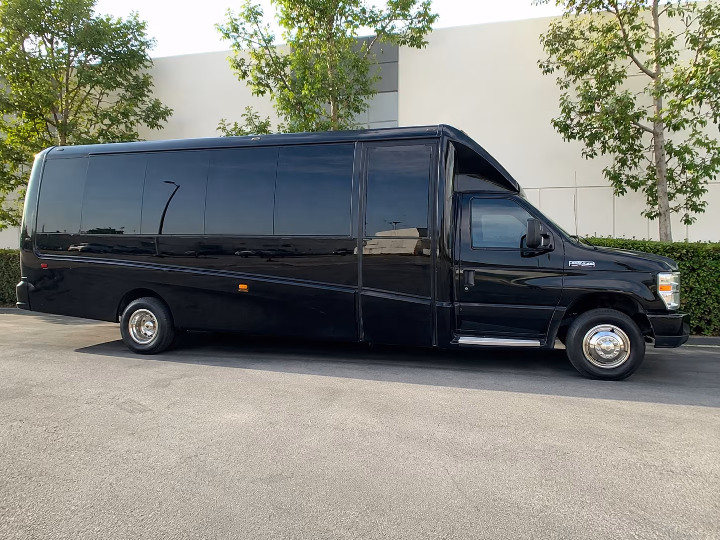 minneapolis custom day trip and driving tour bus rentals